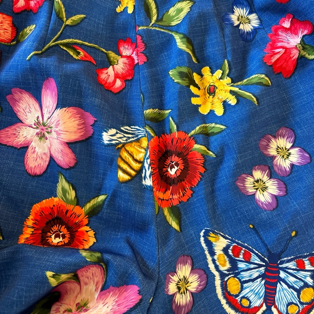 J. McLaughlin floral pants. Excellent condition. Worn only few times.